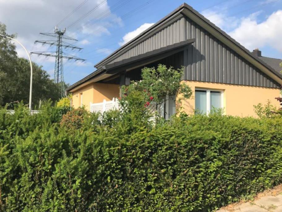 Komfortables Einzelhaus Mit Garten Halstenbek Exterior photo