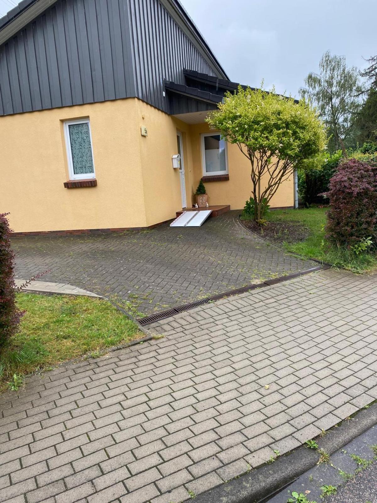Komfortables Einzelhaus Mit Garten Halstenbek Exterior photo